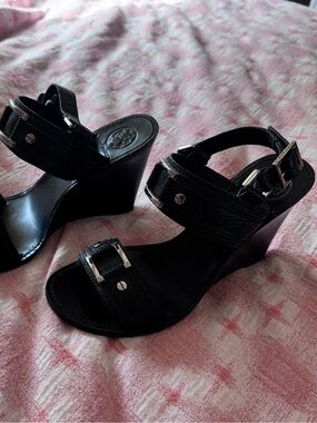 Black Leather Tory Burch Heels. Silver hardware. Open toe.